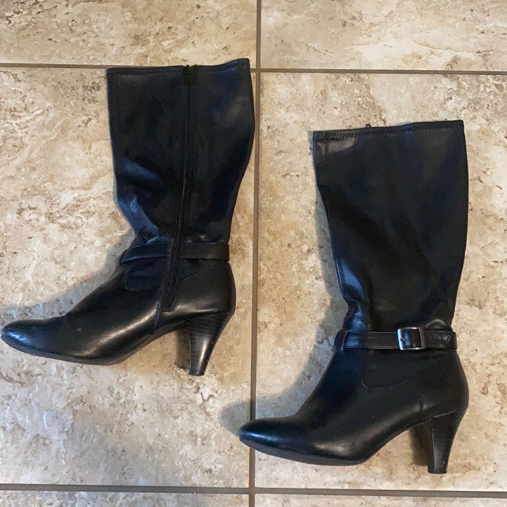 Black winter boots, size 6 1/2